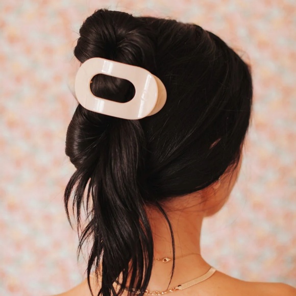 Two Teleties Medium Size Curved Hair Clips tortoise and almond beige - Picture 11 of 11